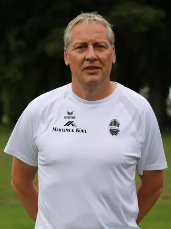 Nur noch bis zum Saisonende Rasensport-Trainer:<br>Peter Ehlers.